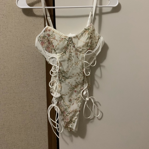 Shein sheer mesh floral lace up bodysuit white - Picture 2 of 2